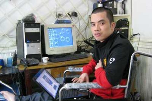Chuyện cổ tích của chàng tỷ phú trẻ trên xe lăn