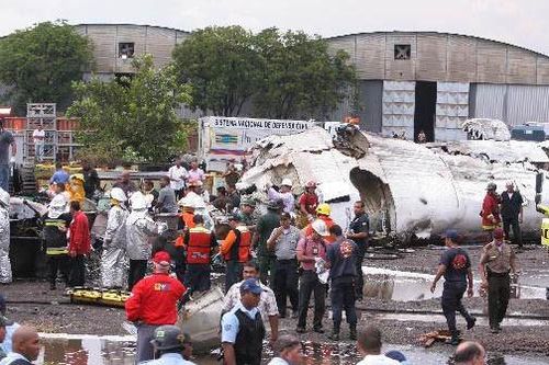 Máy bay rơi tại Venezuela, hơn 40 người thương vong