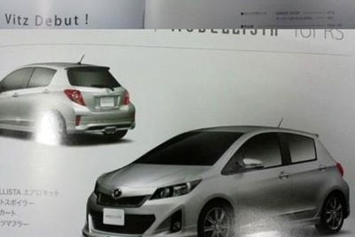 Toyota trang bị kính 'hiệu' cho Yaris 2012