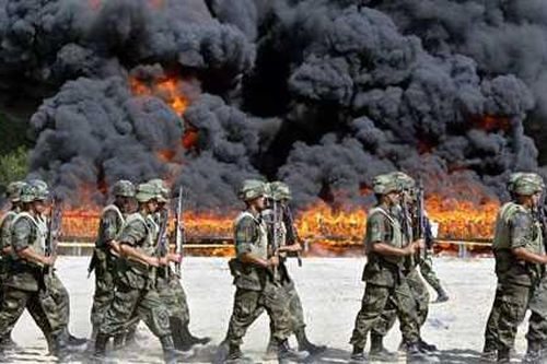 Cặp vợ chồng Taliban 'đại náo' sở cảnh sát Pakistan