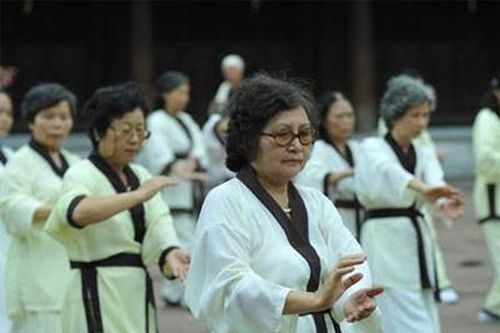 Nguy cơ gãy xương ở người có tuổi