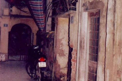 Cụ già bị hàng xóm xây bịt lối đi