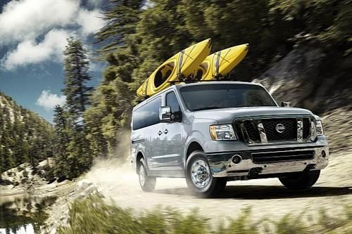 Nissan trình làng xe khách 'sành điệu'