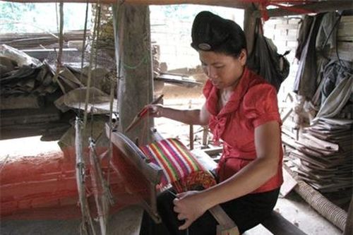 Bản Mển rộng cửa đón khách