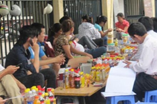 Mùa thi, chóng mặt vì... trà đá, ghế ngồi bị hét giá