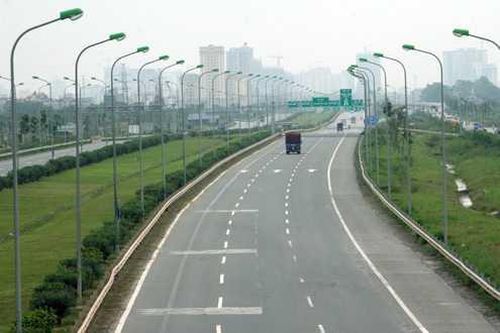 Tông chết người trên Đại lộ Thăng Long, ô tô bỏ chạy