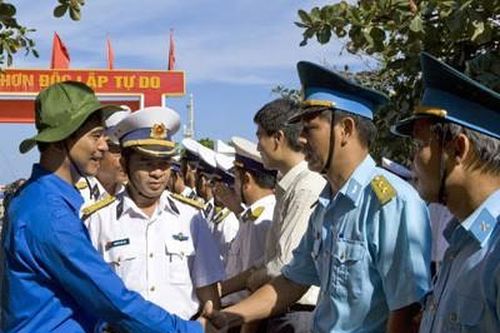 Cánh sóng canh trời, giữ biển Trường Sa