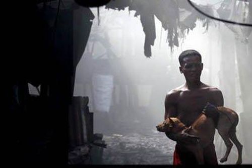 Cận cảnh khu ổ chuột lem luốc ở Manila