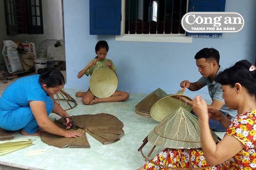 Nón lá sen-sản phẩm lưu niệm độc đáo xứ Huế