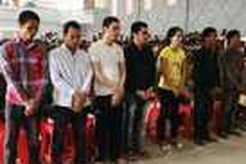 Hai tên trộm gà hãm hại nữ chủ nhà