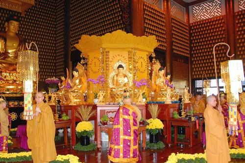 Khai đàn Pháp hội Dược Sư tại chùa Huê Nghiêm