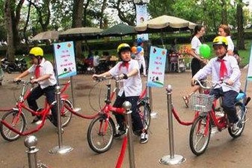 Hình thành ý thức đội mũ bảo hiểm cho trẻ em