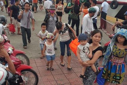 Bắt ổ nhóm móc túi khách du lịch tại Cát Bà