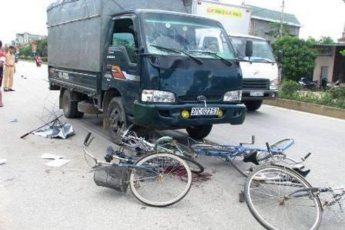 Vụ xe tải đâm 8 xe đạp chết 2 nữ sinh, khởi tố tài xế