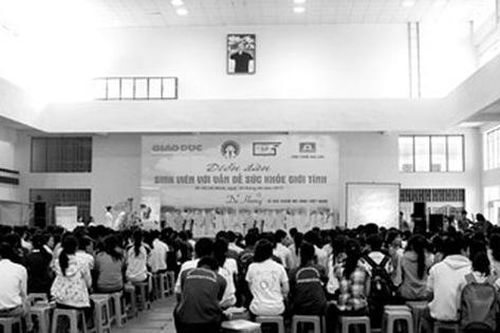 Gần 1.000 sinh viên tham gia đối thoại về giáo dục giới tính