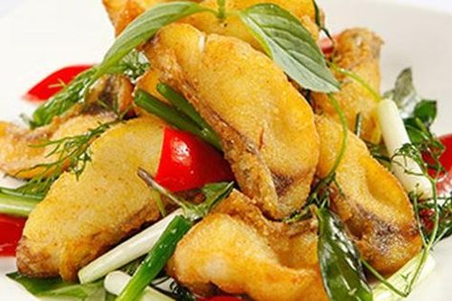 Độc đáo cá xào lá quế