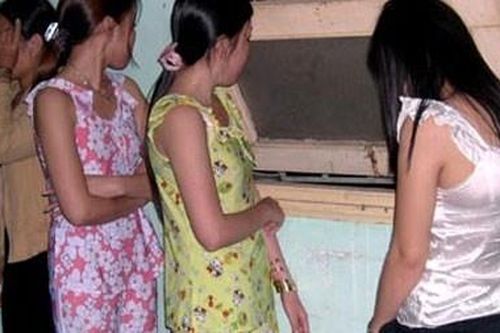 Mang thai 6 tháng vẫn đi bán dâm