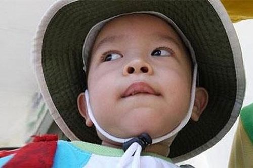 Gia đình bé bị cắt nhầm bàng quang xin điều trị tại Khánh Hòa