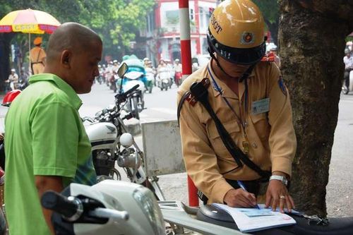 Hủy điều khoản 'cấm quay phim, chụp ảnh CSGT'