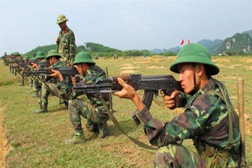 Trung đoàn 246, Quân khu 1 luyện các thế bắn súng