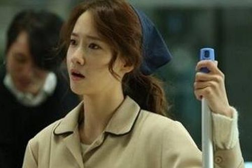 YoonA (SNSD) bỏ nghề hát làm nhân viên quét dọn