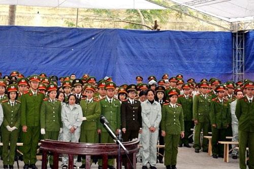 Xét xử đường dây mua bán, vận chuyển 32 nghìn bánh heroin