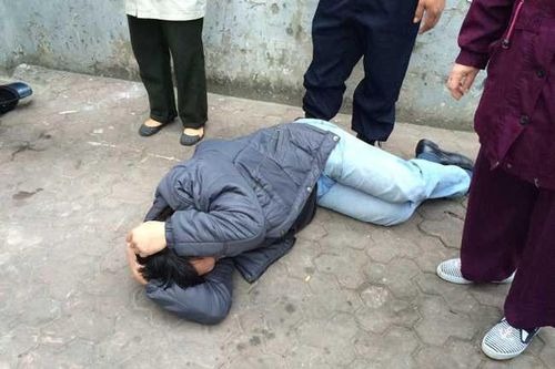 Hà Nội: Phó ban quản trị chung cư bị đánh bất tỉnh