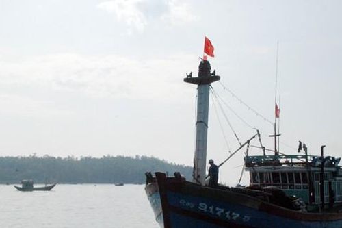 Ngư dân Việt bình thản ra khơi trước lệnh cấm phi lý từ Trung Quốc