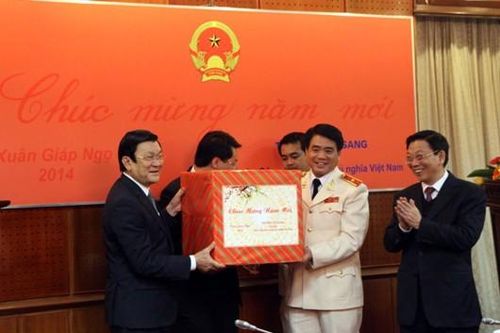 Chủ tịch nước Trương Tấn Sang thăm, chúc Tết Công an Hà Nội