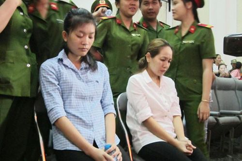 Hối hận muộn màng của hai 'bảo mẫu' dùng bạo lực 'chăm' trẻ