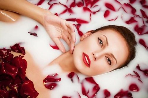 Làm đẹp tại nhà từ A đến Z với hoa hồng
