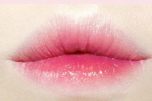 Môi hồng đào đón tháng 3