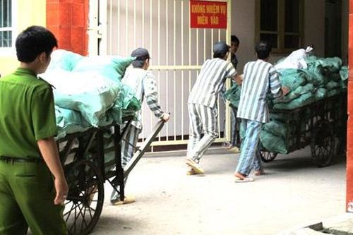 Đường dây đưa ma túy vào trại giam