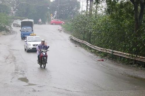 'Dốc Lĩnh Nam tiềm ẩn tai nạn giao thông': Không cơ quan nào nhận trách nhiệm!