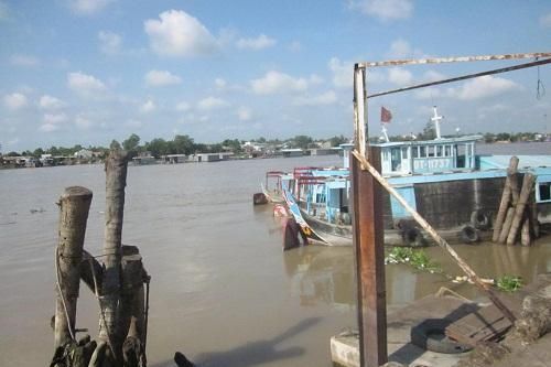 Xác chết trôi dạt vào cảng cá Mỹ Tho