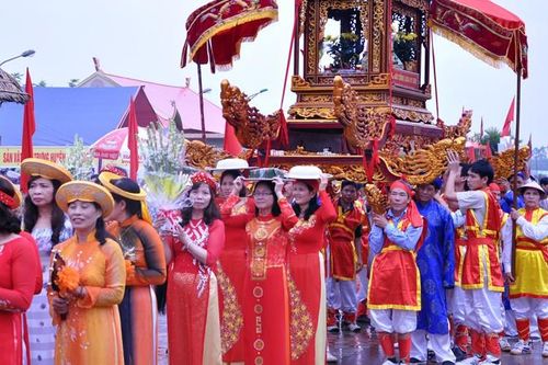 Chùm ảnh rước kiệu tại lễ hội Đền Hùng