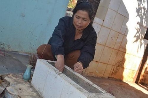Hơn 20 năm 'ăn bám' nghĩa trang 'xây nhà' cho thai nhi