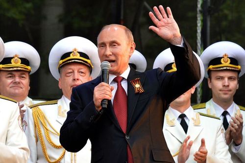 Putin dự lễ duyệt binh lịch sử tại Crimea