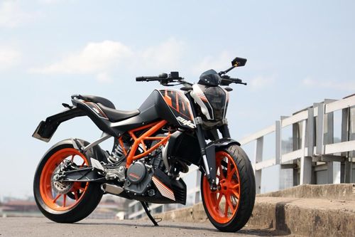 KTM Duke 390 linh hoạt trên phố