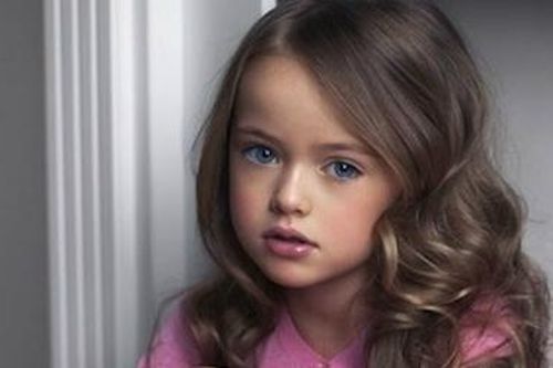 'Điêu đứng' vì vẻ đẹp búp bê của mẫu nhí hot nhất thế giới