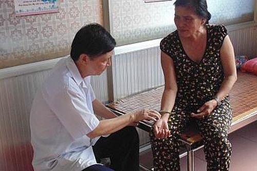 Bài thuốc chuyên trị bệnh gai xương sống bằng hạt đu đủ
