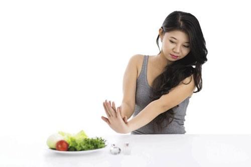 Không nên nhịn ăn hoàn toàn trong nhiều ngày