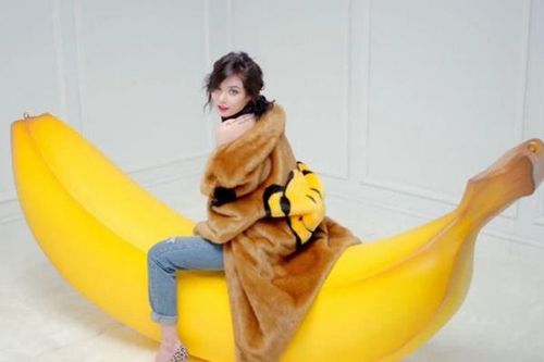 5 trùng hợp giữa MV của HyunA với Miley Cyrus