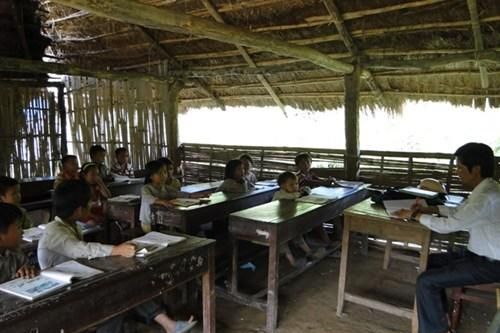 Điều kiện tiếp tục được hưởng phụ cấp thu hút