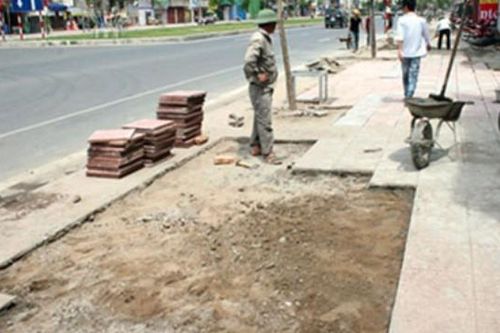 'Cấm cửa' 2 năm với nhà thầu thi công vỉa hè kém chất lượng