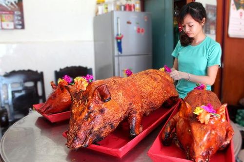 Heo quay cúng cô hồn đắt hàng ở Sài Gòn