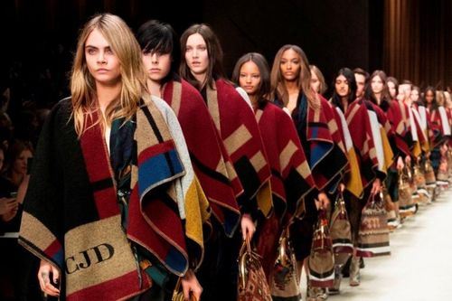 Áo poncho Burberry cho mùa thu - đông 2014