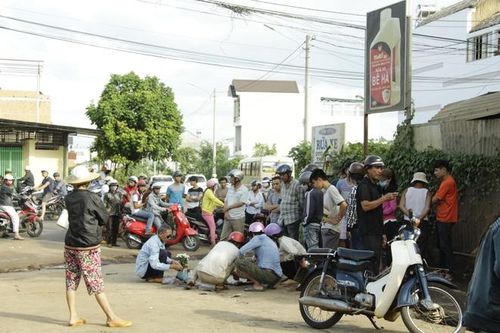 Ôtô tải cán chết con ông chủ tiệm rửa xe