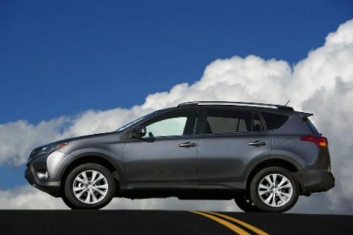 Vì sao Toyota RAV4 2014 'sốt' hàng?
