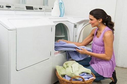 6 'chiêu' giặt máy mà áo quần vẫn như mới